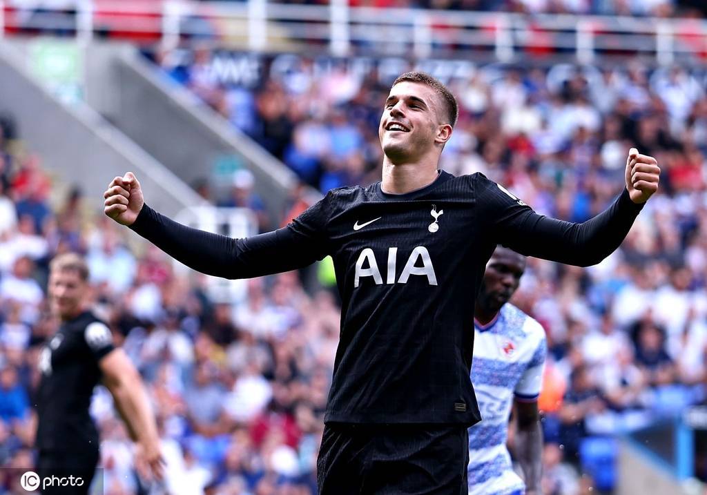 51岁弗兰克执教热刺首秀开门红 新援首秀表现亮眼
        
    51岁弗兰克执教热刺首秀开门红 新援首秀表现亮眼